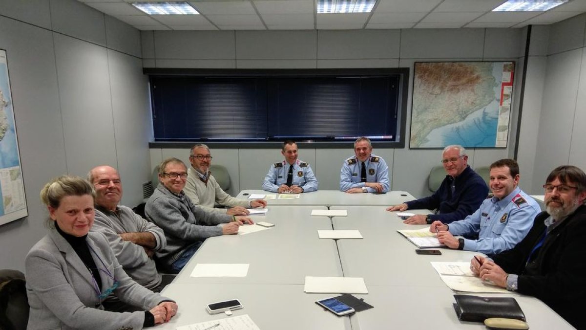 Reunión ayer de los Mossos con representantes de l’Horta.