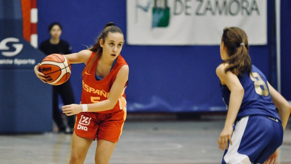 La leridana Anna Prim brilla con la Selección sub-16 de baloncesto