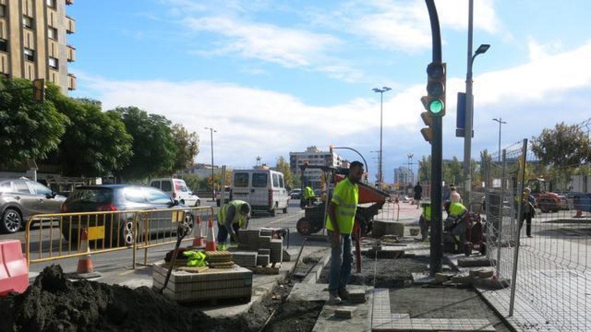 Afectaciones en el tráfico en la avenida Catalunya por las obras del carril bici