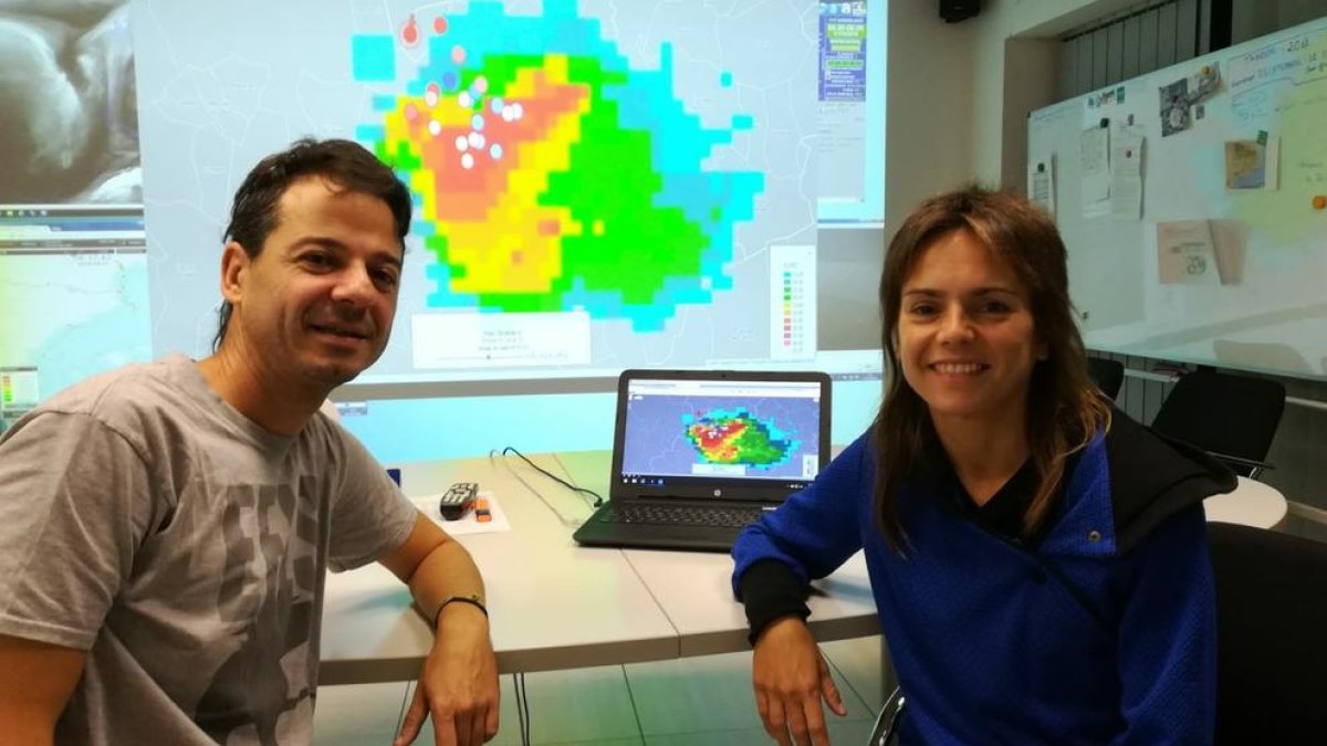 Carme Farnell, a la dreta, i Tomeu Rigo han liderat el desenvolupament d’aquest sistema d’alerta.