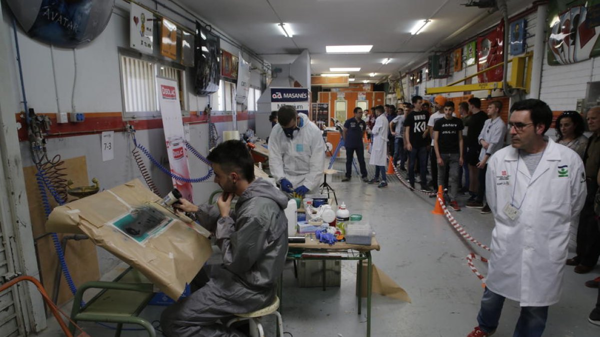 Estudiants participen en la competició de Catskills celebrada a la Caparrella.