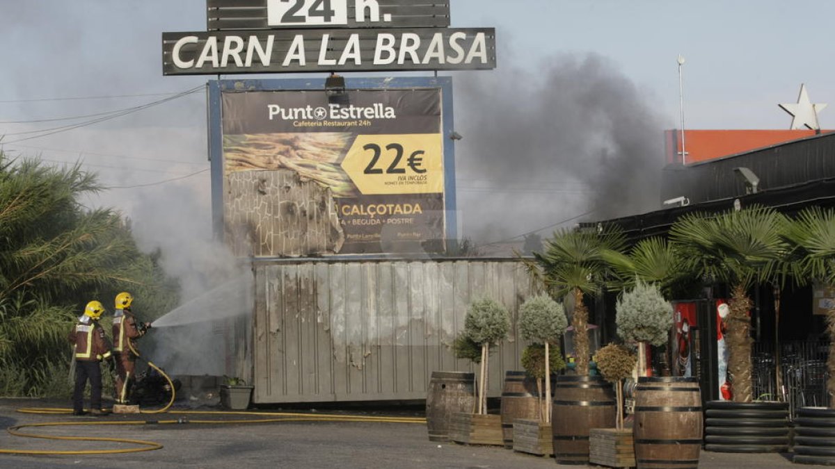 Evacuades 50 persones per un foc al restaurant Punt Estrella