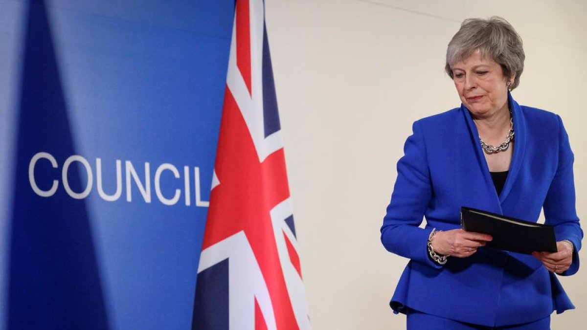 May posposa la votació del 'brexit' davant d'una absència de majoria