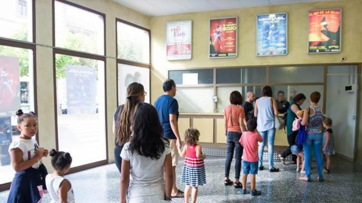 El recuperado cine de Cervera el primer día de proyecciones, con un centenar de espectadores.