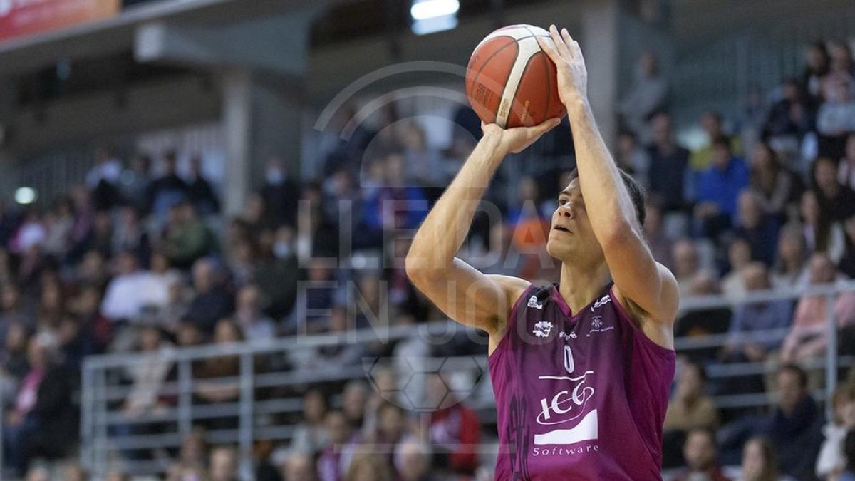 Diogo Brito en un triple