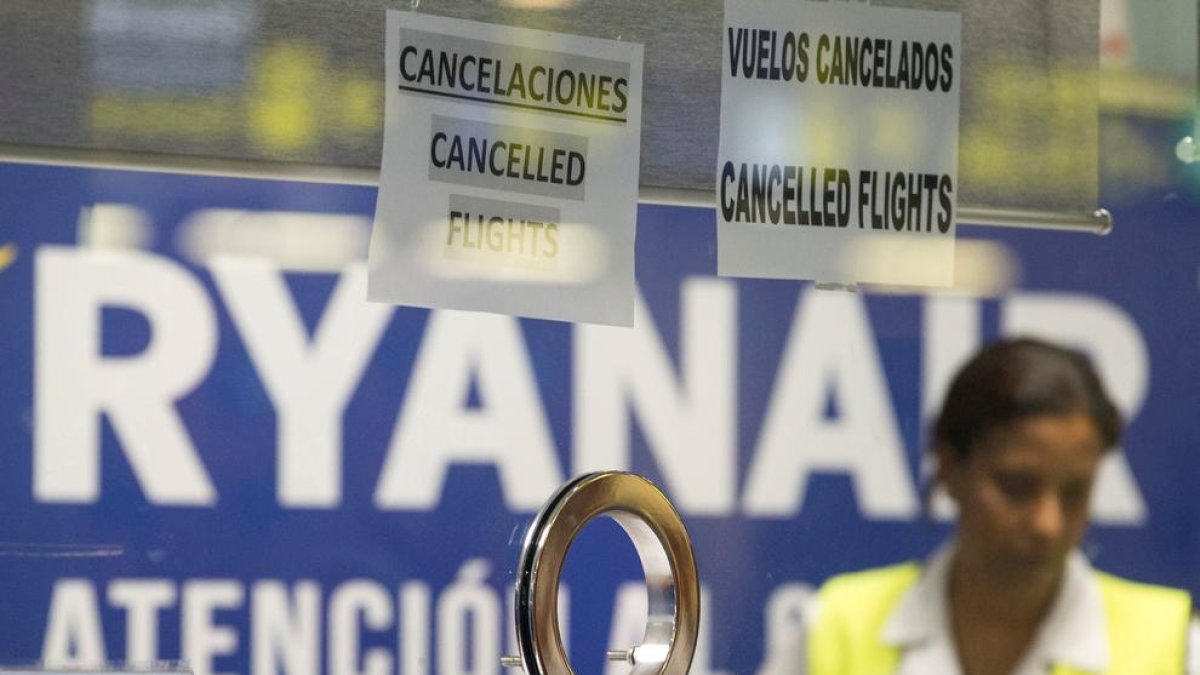 Ryanair demana disculpes i diu que els vols programats operen amb normalitat