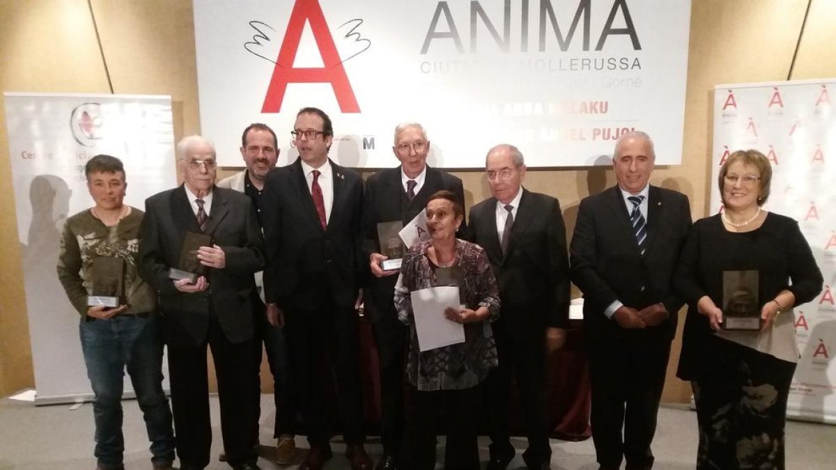 Foto de grup dels homenatjats, ahir a la gala celebrada al restaurant Resquitx de Golmés.