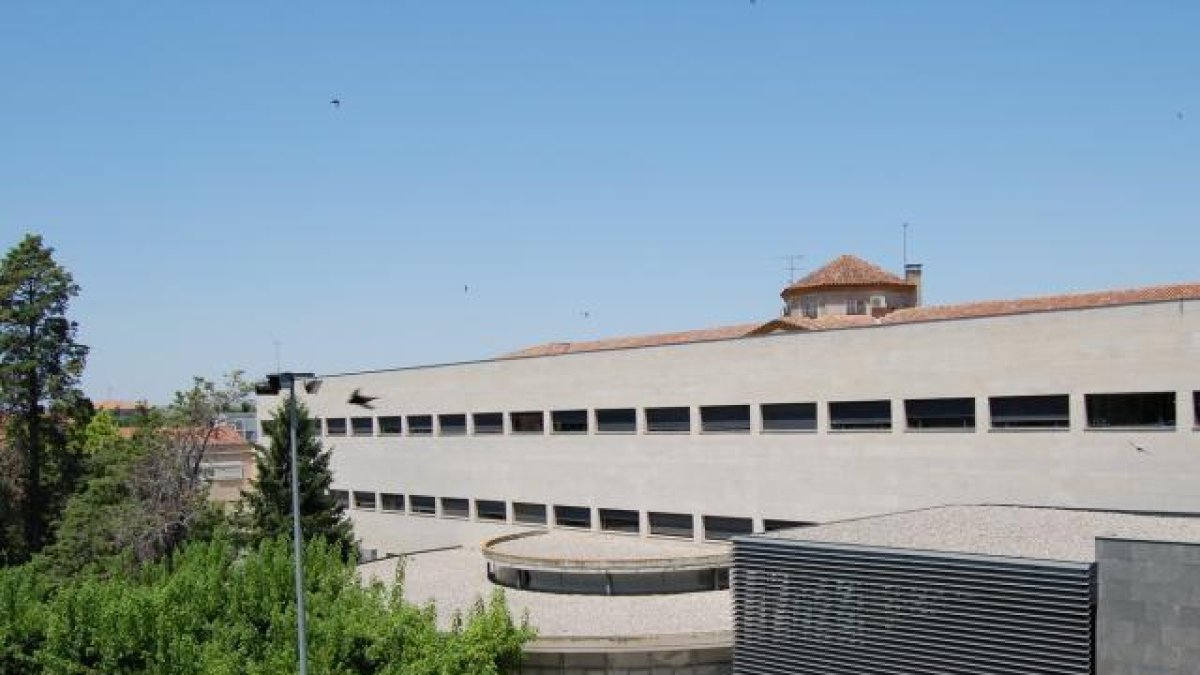 Vista exterior de l’Hospital Santa Maria que, com l’Arnau, està ple.
