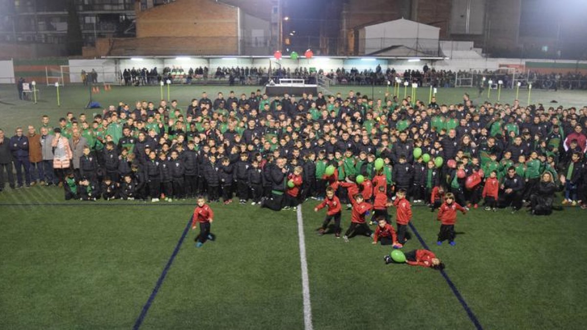 Un moment de la presentació, ahir, dels equips de la Unió Esportiva Bordeta per aquesta temporada.