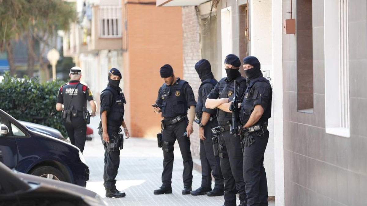 Els Mossos tracten l'atac a la seua comissaria de Cornellà com a 