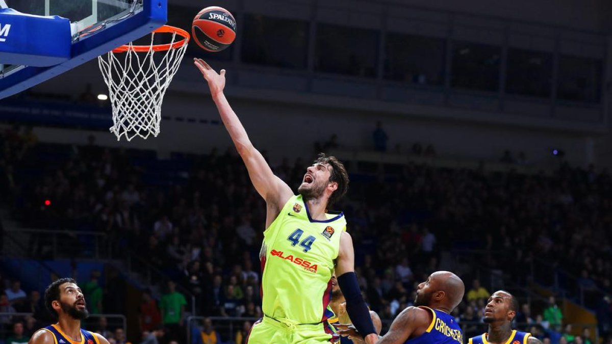 Ante Tomic encistella sense oposició ahir davant el Khimki.