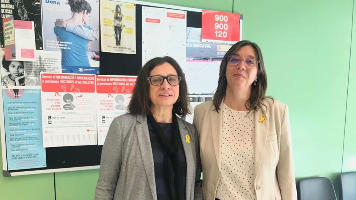 Pilar Heras y Patrícia Gomà, de Justicia, presentaron ayer el servicio.