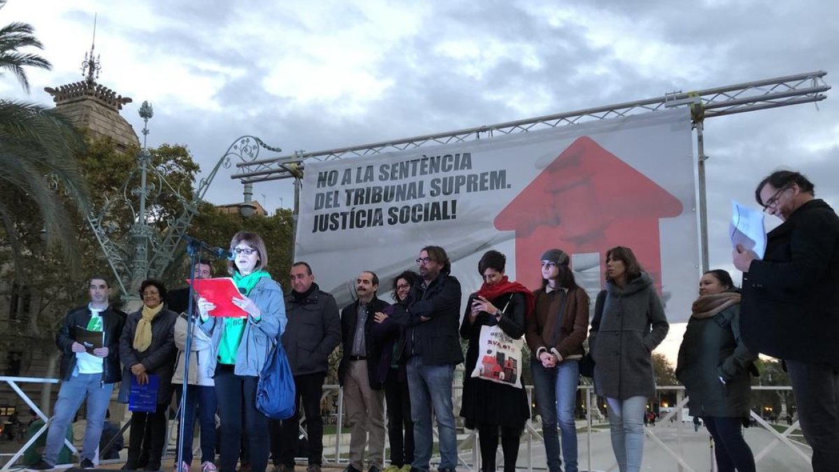 Acto de protesta por la sentencia del Supremo ante el Tribunal Superior de Justicia de Catalunya, ayer.