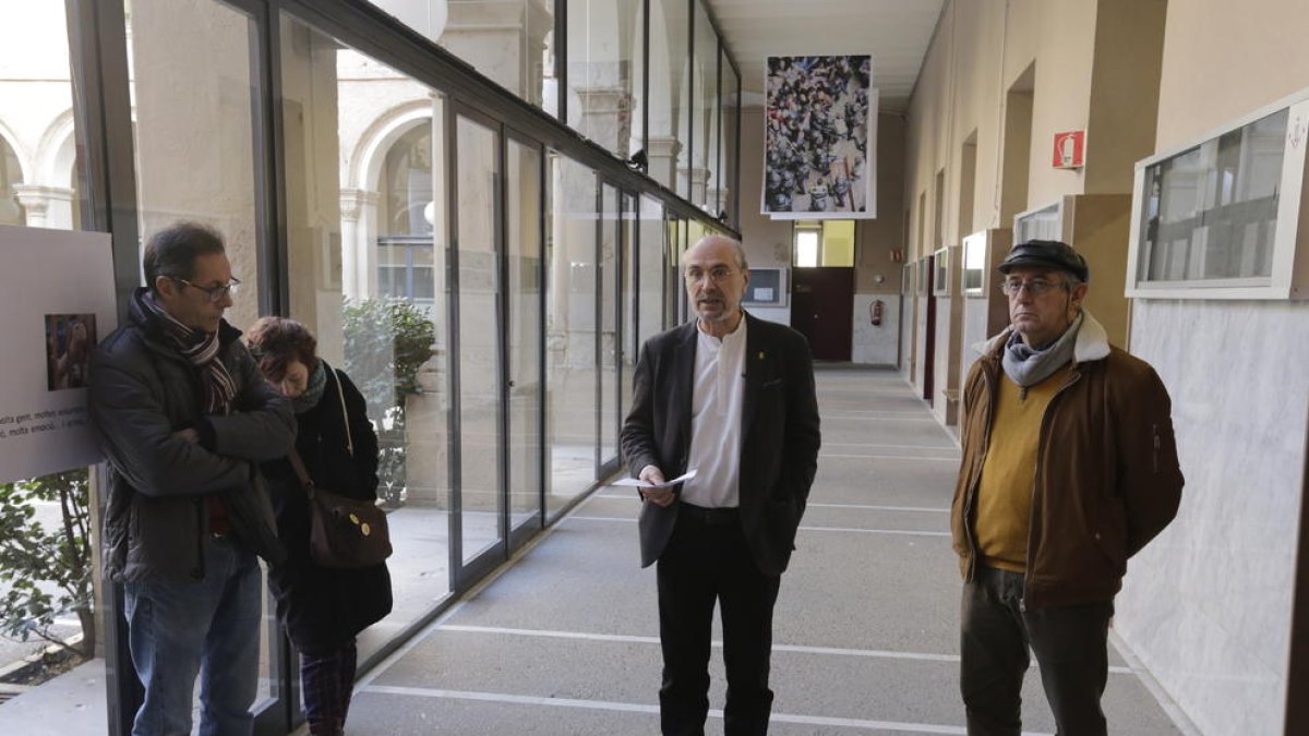 Inauguració ahir, amb el vicerector Joan Biscarri (al centre).