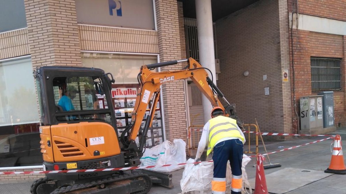 Obres per obrir ahir una rasa a Baró de Maials.