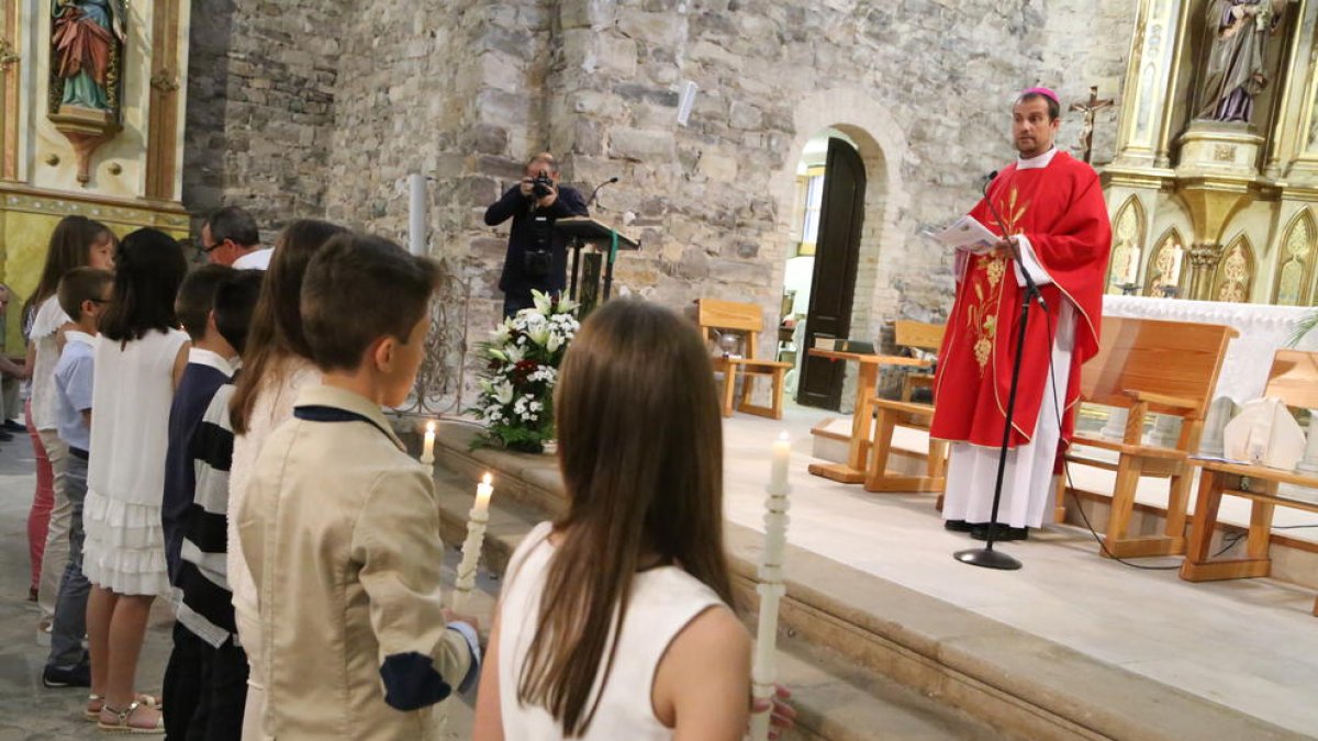 Imatge d’arxiu de Novell durant una confirmació.