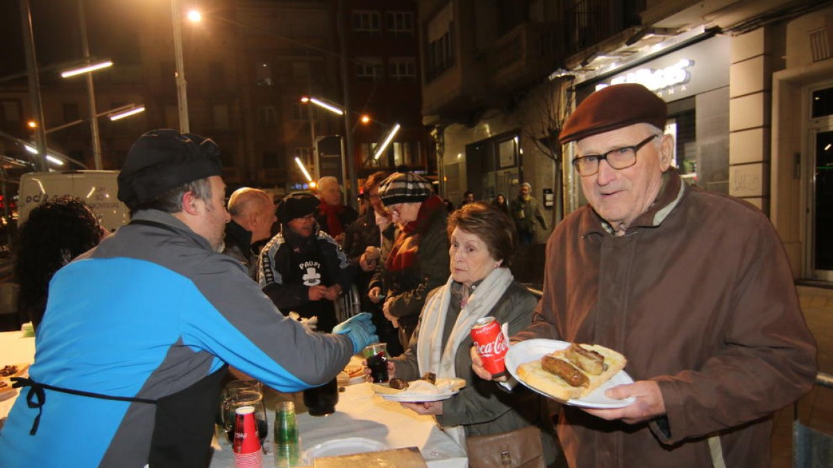 Los escolares de Agramunt fueron ayer con pijama al colegio.
