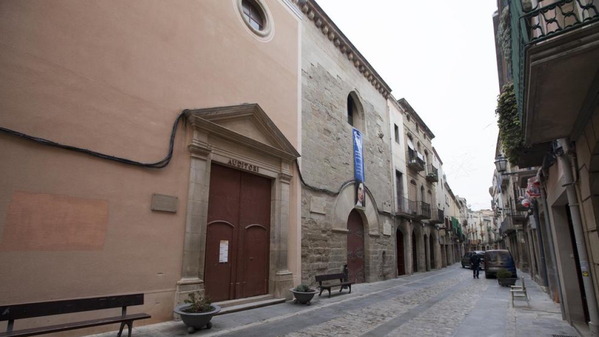 Imatge de l’exterior de l’auditori de Cervera.