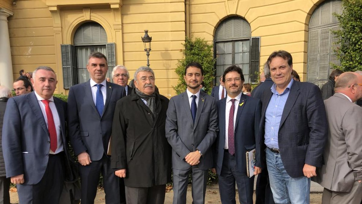 El conseller Calvet, ahir amb representants d’institucions i organitzacions empresarials de Lleida.