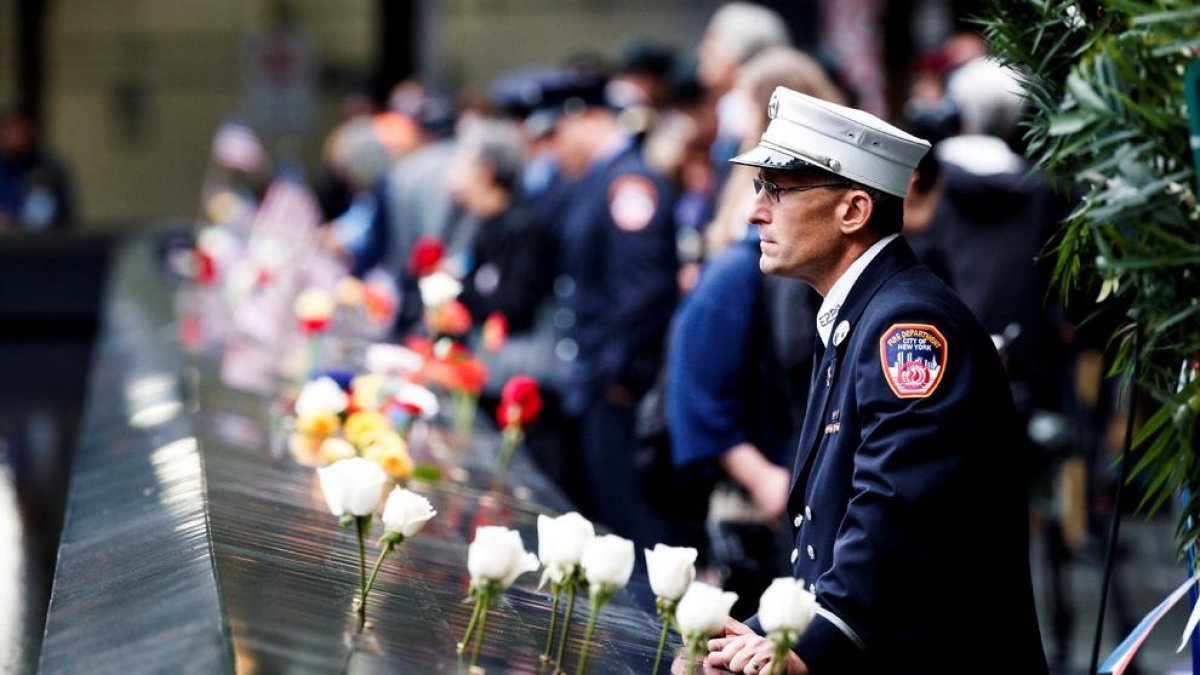 Participantes en el homenaje a las víctimas del 11S, ayer, en Nueva York.