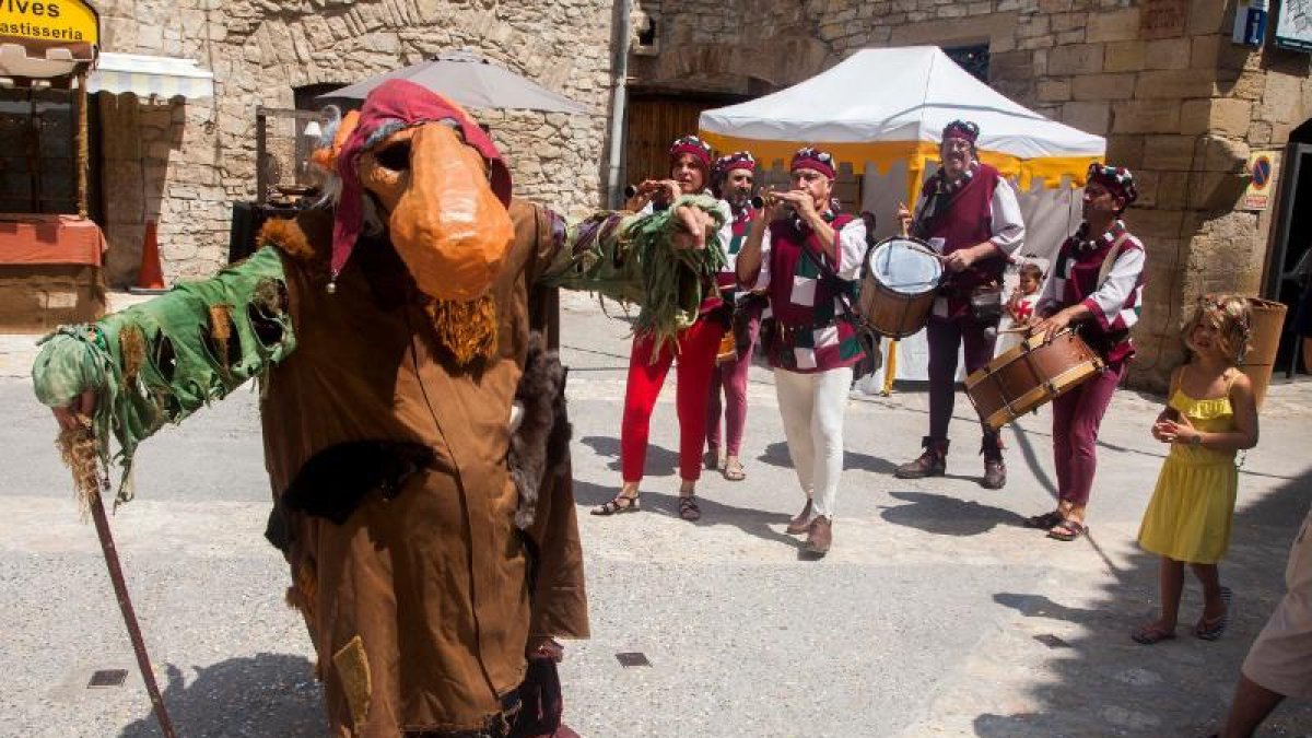 El monstre Narigut va fer gaudir petits i grans durant la cercavila musical.