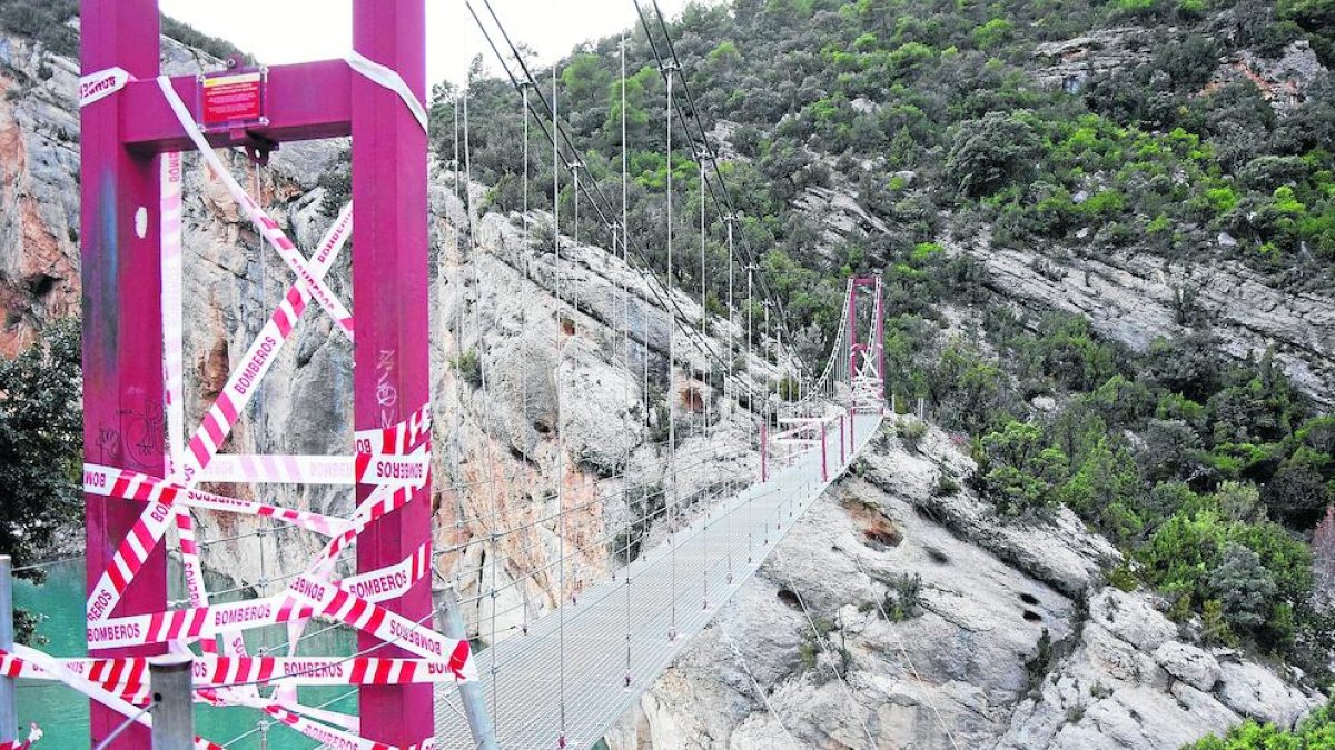 La pasarela seguía ayer cerrada al público.