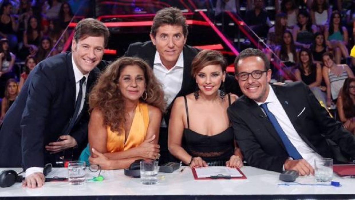 Manel Fuentes amb el jurat.