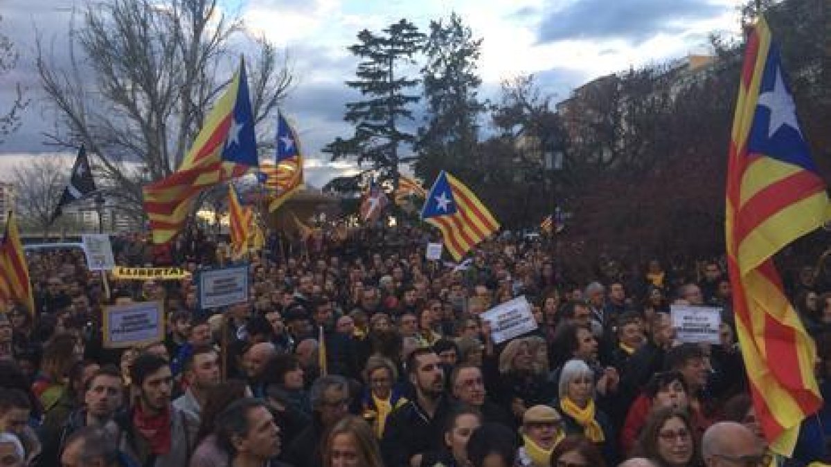 Declara davant del jutge un dels joves detinguts per la protesta davant de la subdelegació