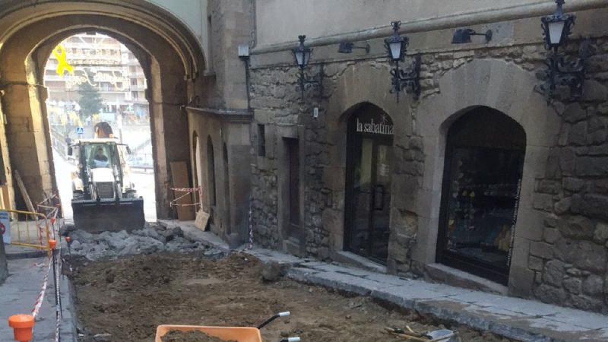 Las obras que se ejecutan en la calle Sant Miquel del centro.