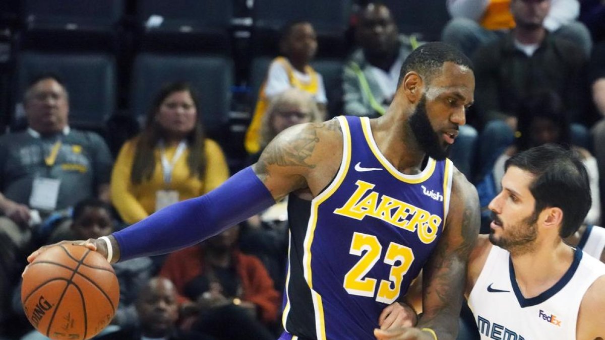 LeBron gana el último duelo contra su amigo Dwyane Wade