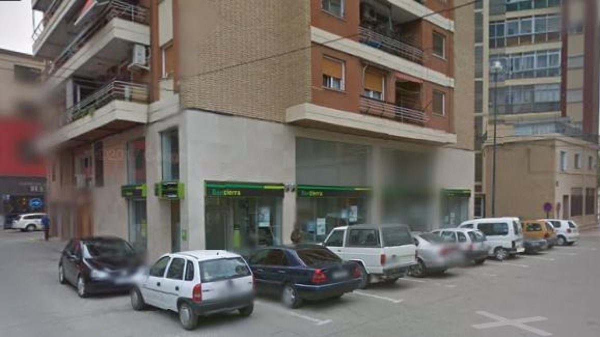 Vista de l’entitat on es va produir l’atracament ahir a Fraga.