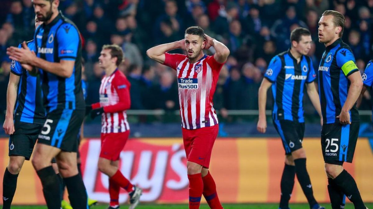 Koke lamenta una ocasió durant el partit a Bruges.