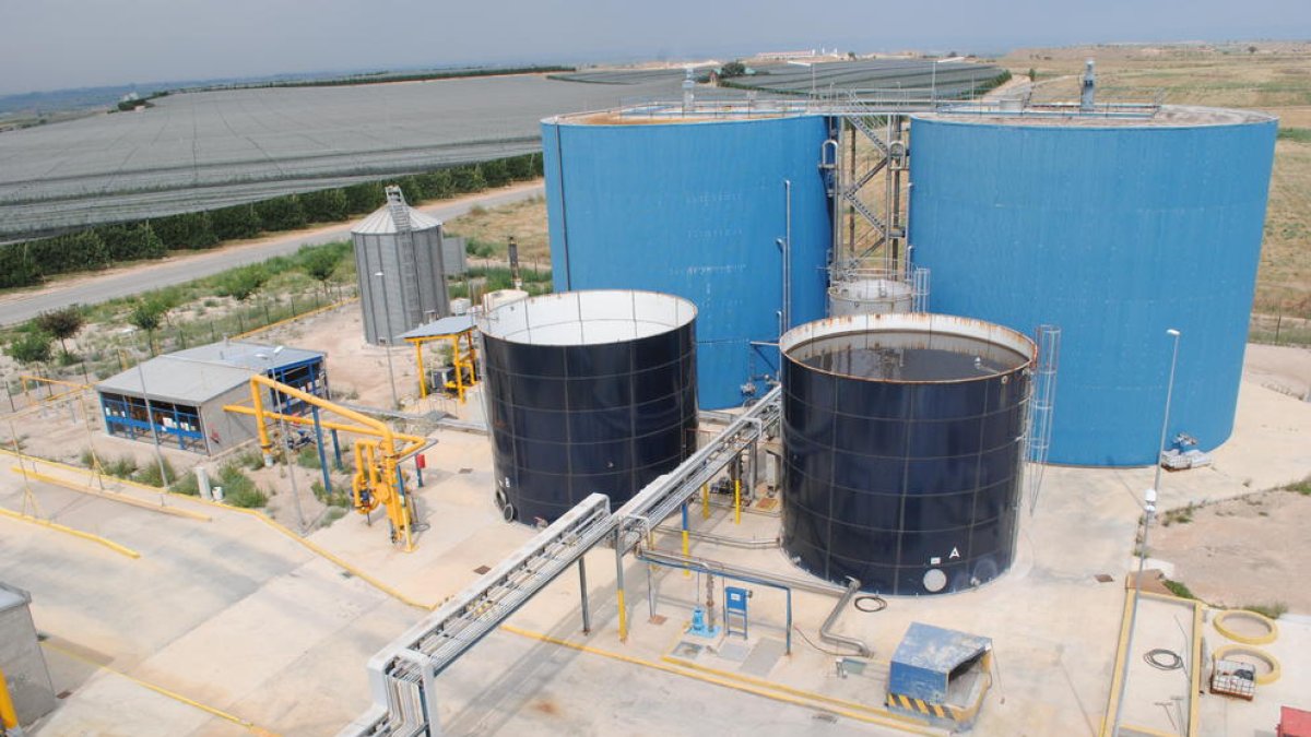 Les instal·lacions de la planta de purins de l’empresa Audax Green a Miralcamp.