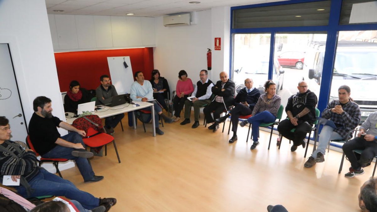 La asamblea tuvo lugar en las oficinas del Comú en Lleida.