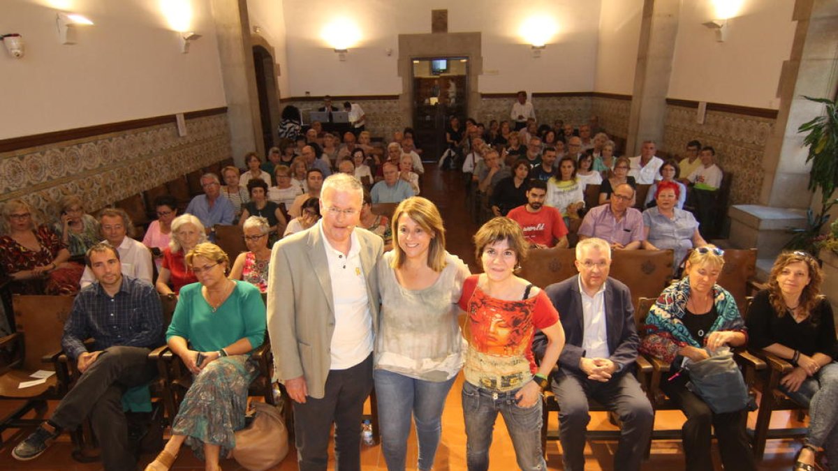 Josep M. Solé Sabaté, la vicepresidenta del IEI, Rosa Pujol, y Empar Moliner, ayer antes del coloquio.