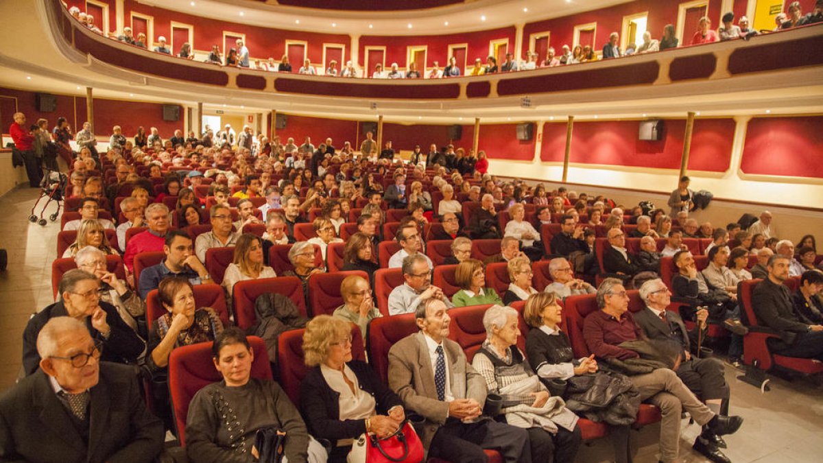 El Casal Agramuntí se quedó pequeño durante la proyección, a la que acudieron algunas víctimas.