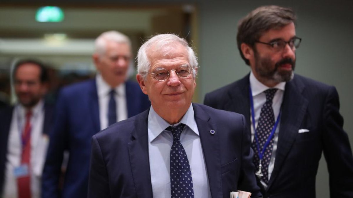 El ministre Borrell, ahir.