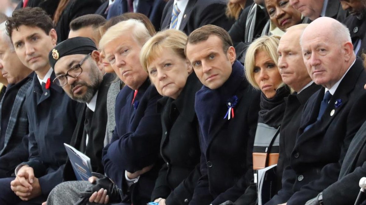 Macron, Merkel, Trump y otros líderes en la ceremonia en recuerdo del armisticio. El presidente de EEUU no participó en el Foro por la Paz.