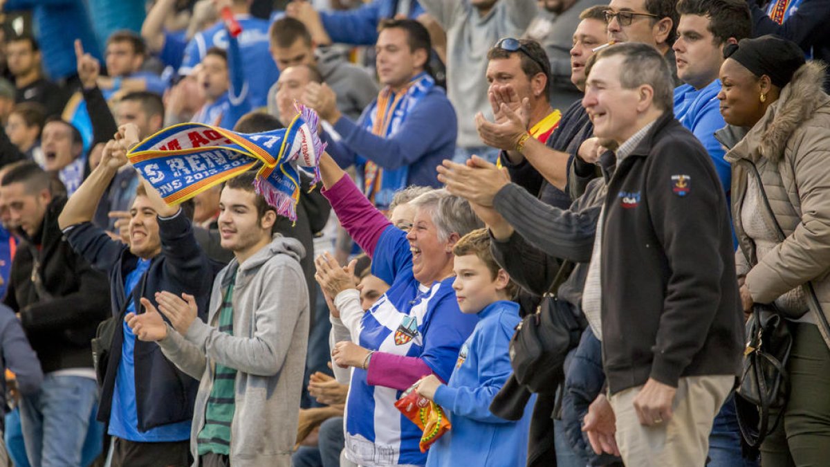 L’afició del Lleida va gaudir amb una nova victòria de l’equip, que segueix ferm en llocs de ‘play-off’.