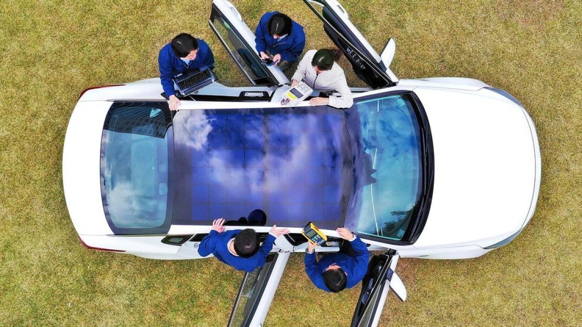 Hyundai mostra una tecnologia de càrrega solar