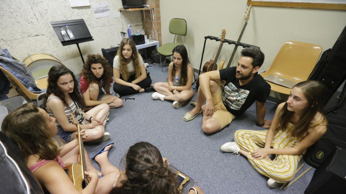Una de las primeras classes del Campus Rock Lleida que tuvieron lugar eyer en la escuela L’Intèrpret.