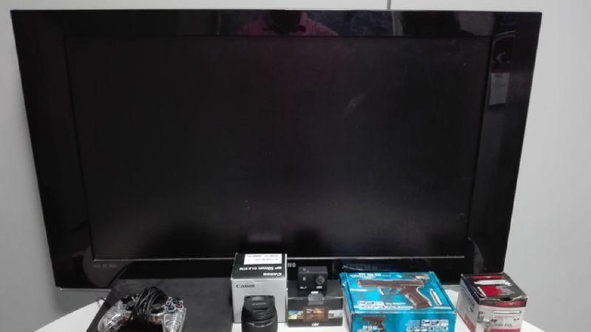Imagen de los objetos hallados en la vivienda del sospechoso.