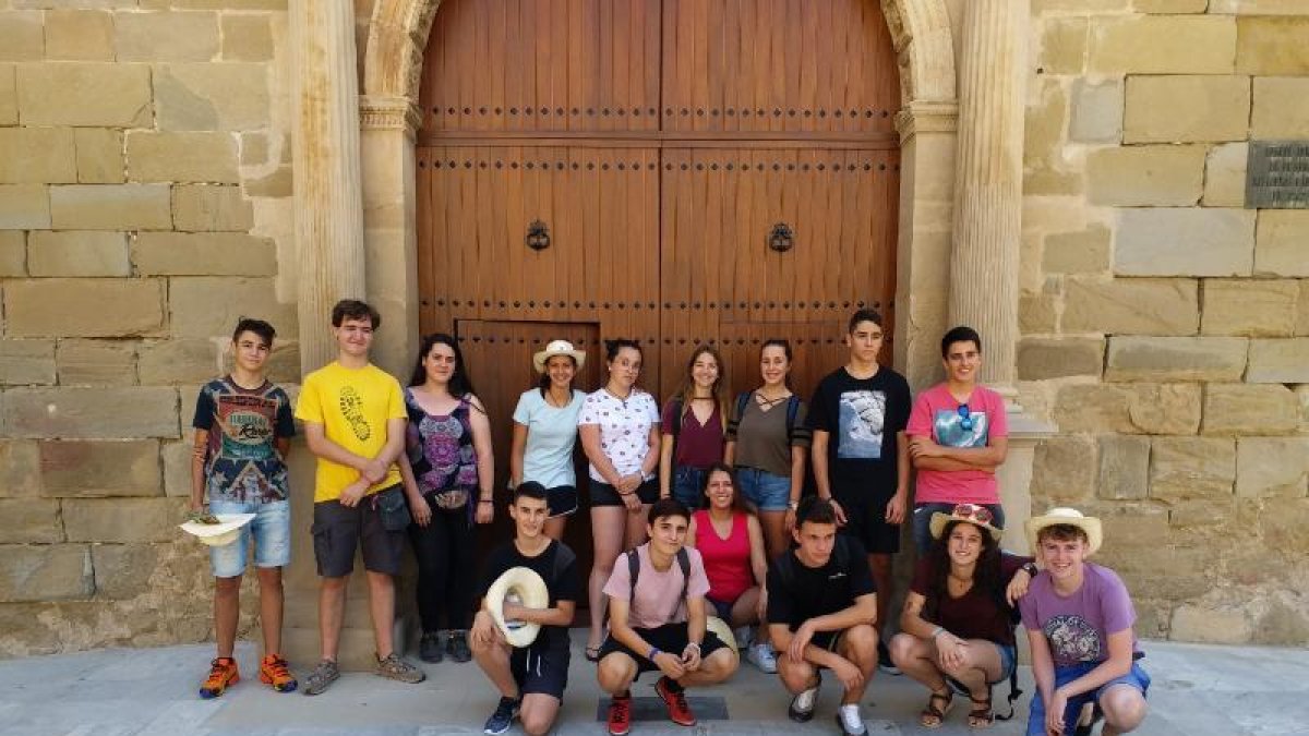 Els joves van arribar ahir a Linyola per fer de voluntaris.