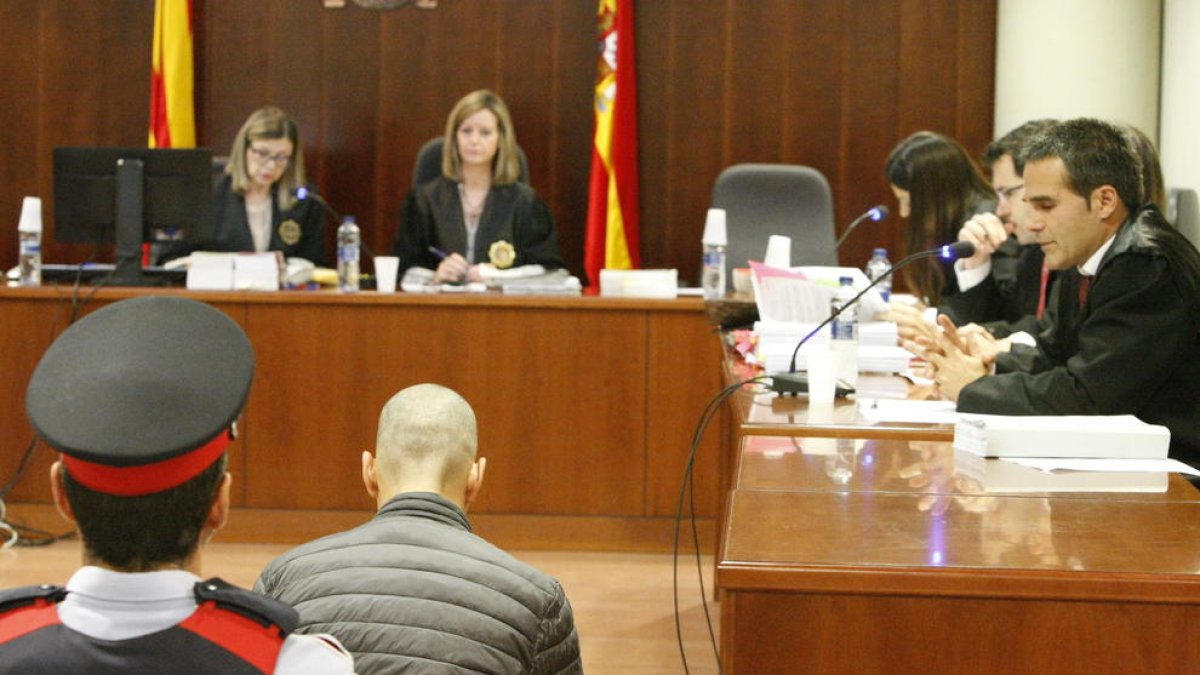 Vista del acusado en el primer día del juicio que se está celebrando en la Audiencia de Lleida.