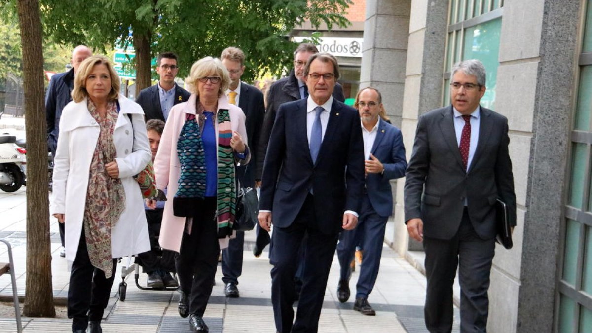 L’expresident Artur Mas i els exconsellers Joana Ortega, Irene Rigau i Francesc Homs, al Tribunal de Comptes l’octubre passat.