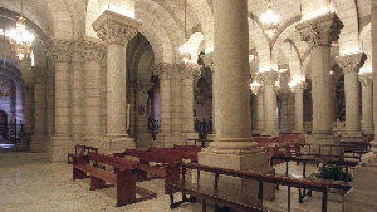 Moncloa asume que no podrá impedir que Franco sea enterrado en la Almudena