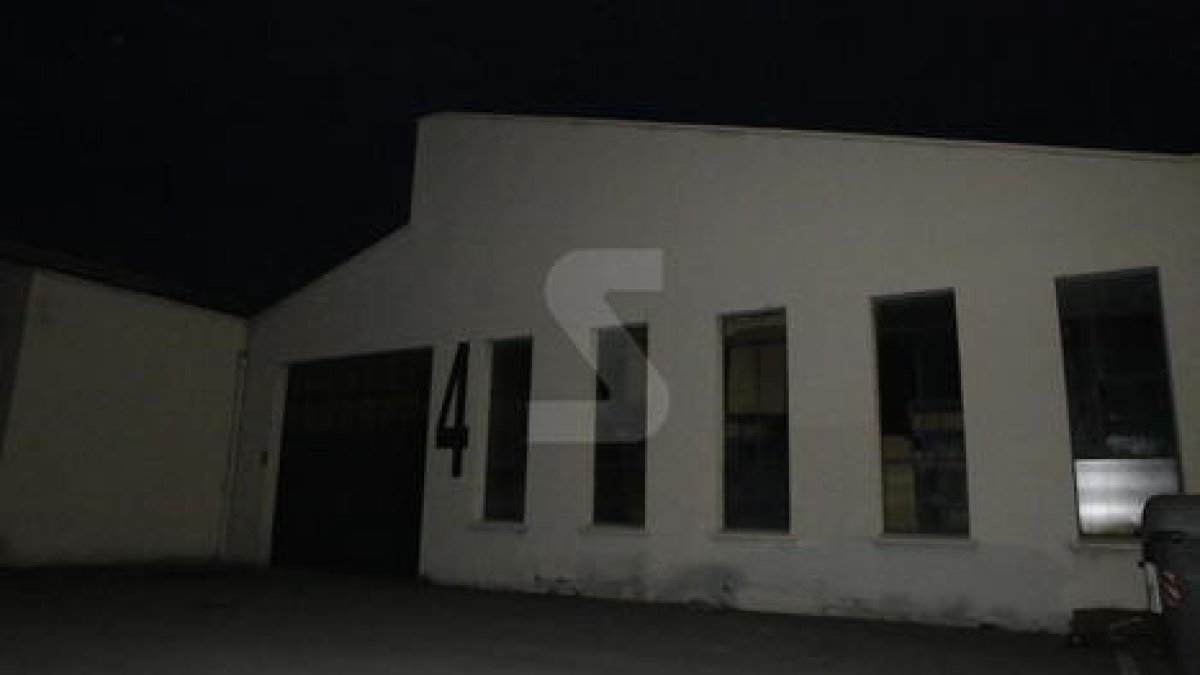 Un trabajador murió en diciembre al caer desde 5 metros en una empresa de la avenida del Ejército de Lleida.