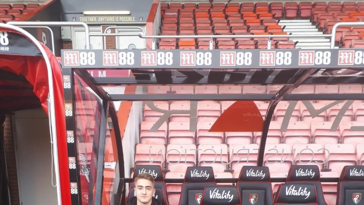 Jordi Valero, a la banqueta del Dean Court, estadi en el qual juga el Bournemouth a la Premier.