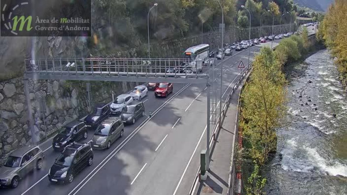 Foto de las colas una vez los vehículos habían accedido a Andorra.