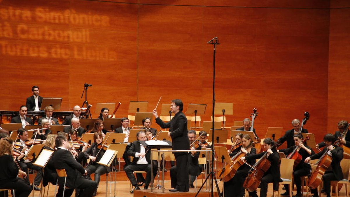 L’Orquestra Julià Carbonell, amb Alfons Rerveté a la batuta, el gener passat a l’Auditori de Lleida.